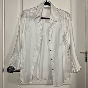 FARINAZ Taghavi Flare-cuff White Loop Up